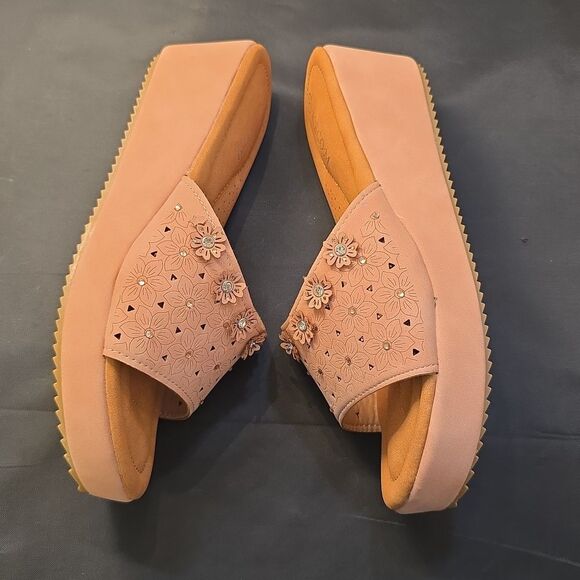 BRAND NEW KECOM WOMEN's FLORAL STUDDED DESIGN DETAIL SLIDE WEDGE SANDAL - Picture 8 of 14